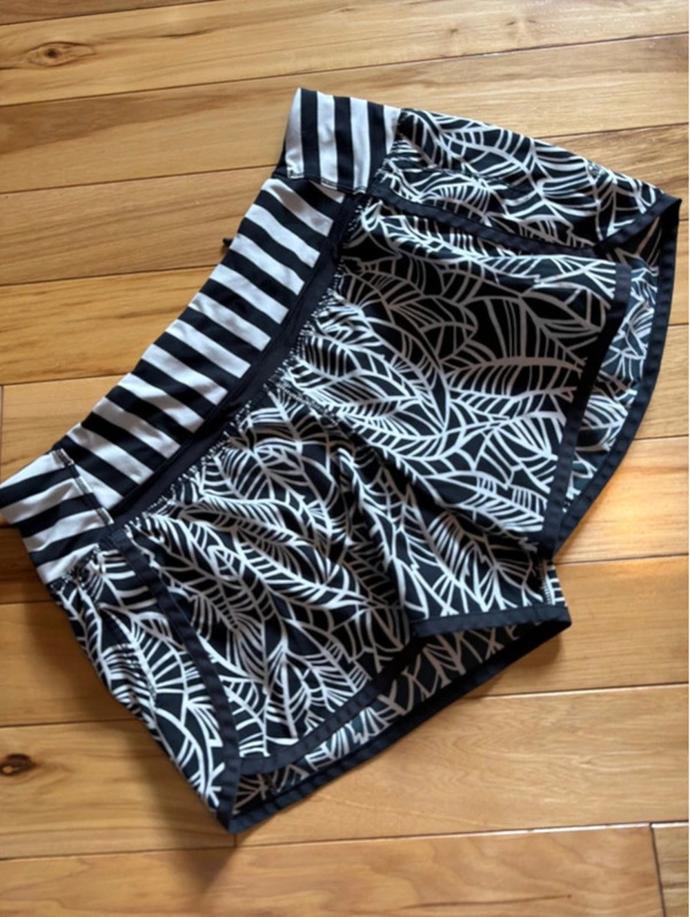 Lululemon running shorts sz 6 great!